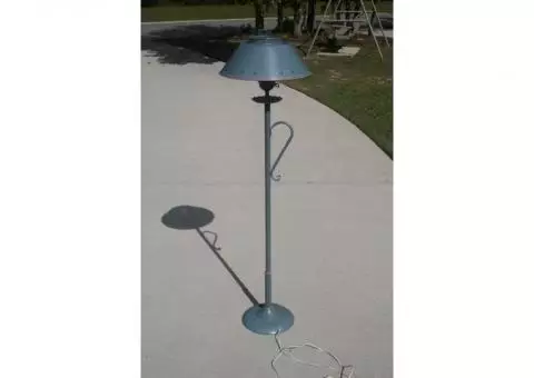 BEAUTIFUL VINTAGE EARLY AMERICAN FLOOR LAMP